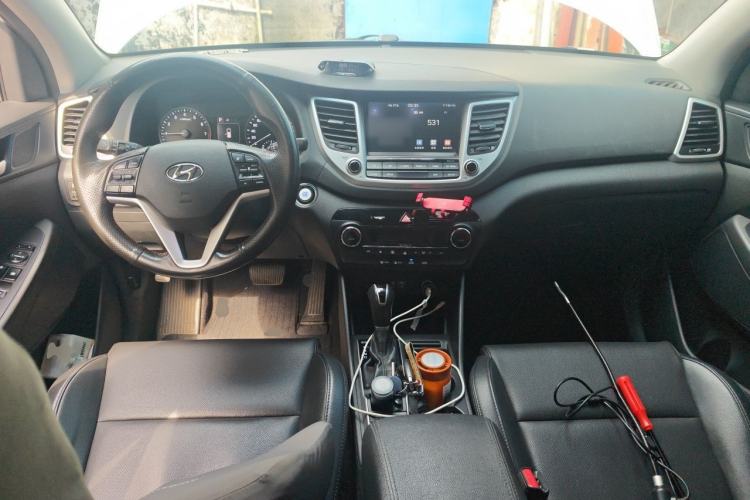 Used Hyundai Tucson 2015 1.6T Dual-Clutch Two-Wheel-Drive Smart Model Center Console