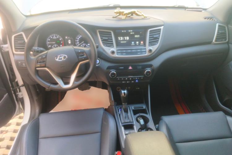 Used Hyundai Tucson 2015 1.6T Dual-Clutch Two-Wheel-Drive Leading Model Center Console