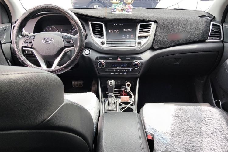 Used Hyundai Tucson 2015 1.6T Dual-Clutch Two-Wheel-Drive Leading Model Center Console