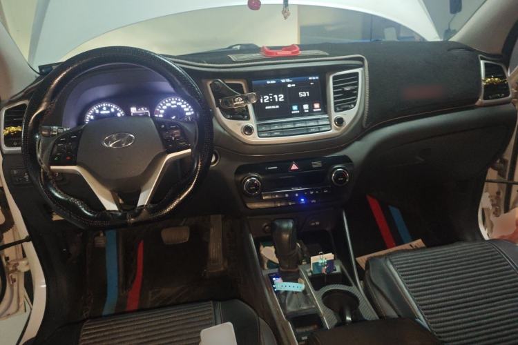 Used Hyundai Tucson 2015 1.6T Dual-Clutch Two-Wheel-Drive Smart Model Center Console