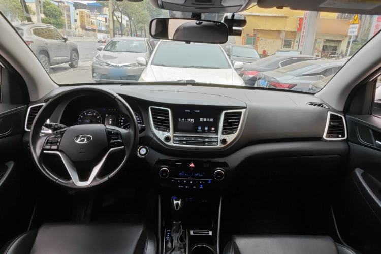 Used Hyundai Tucson 2015 1.6T Dual-Clutch Two-Wheel-Drive Smart Model Center Console