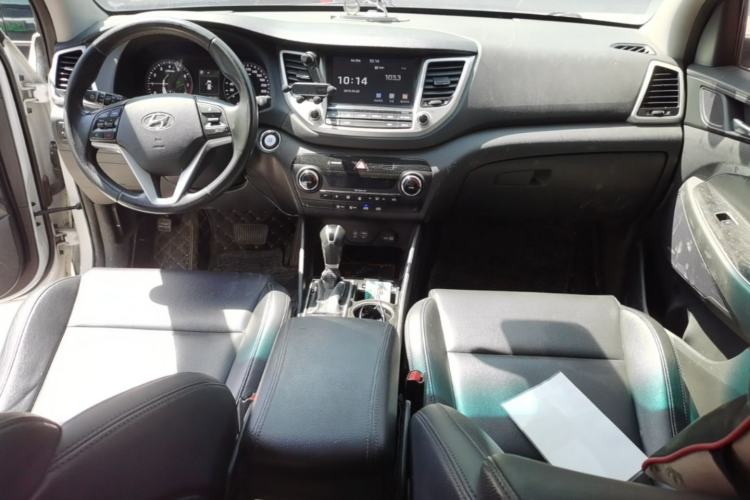 Used Hyundai Tucson 2015 1.6T Dual-Clutch Two-Wheel-Drive Smart Model Center Console