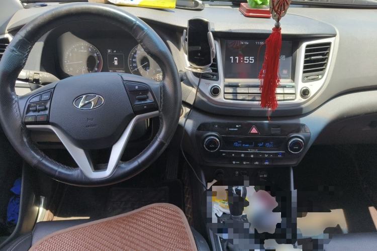 Used Hyundai Tucson 2015 1.6T Dual-Clutch Two-Wheel-Drive Smart Model Center Console
