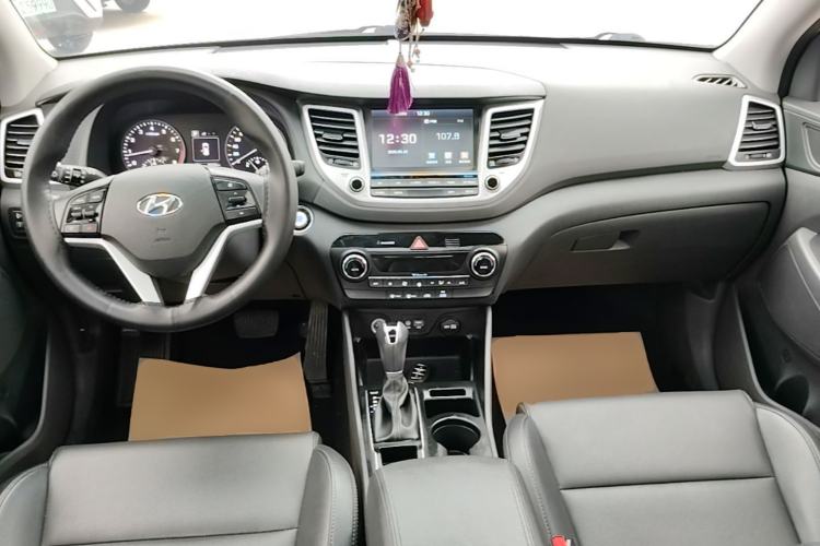 Used Hyundai Tucson 2015 1.6T Dual-Clutch Two-Wheel-Drive Smart Model Center Console