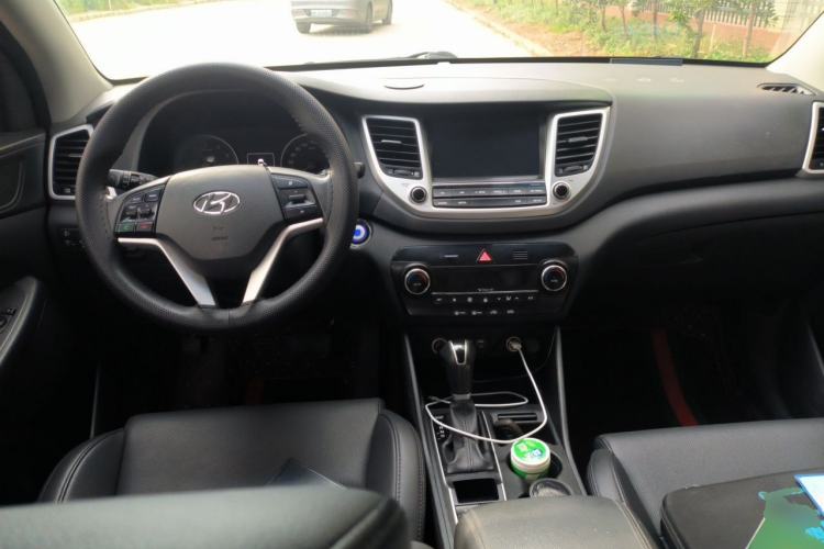 Used Hyundai Tucson 2015 1.6T Dual-Clutch Two-Wheel-Drive Smart Model Center Console