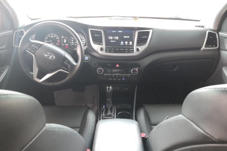 Used Hyundai Tucson 2015 1.6T Dual-Clutch Two-Wheel-Drive Smart Model Center Console