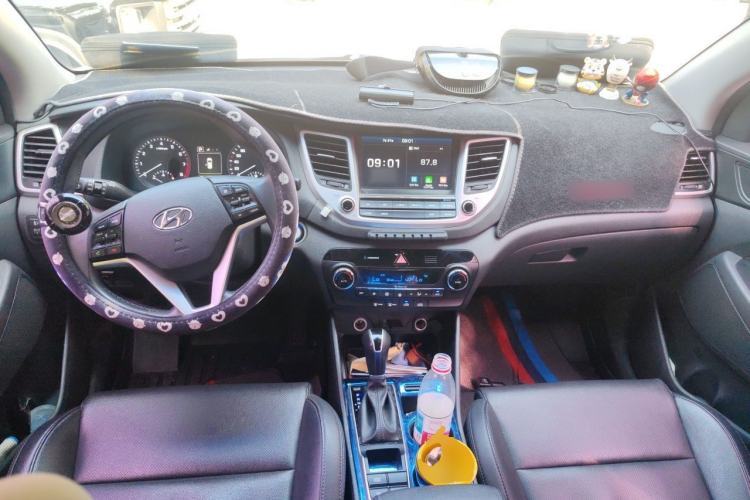 Used Hyundai Tucson 2015 1.6T Dual-Clutch Two-Wheel-Drive Smart Model Center Console