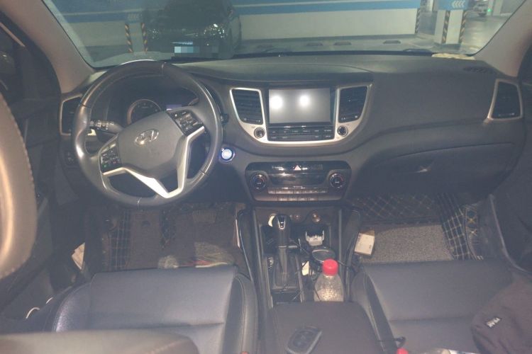 Used Hyundai Tucson 2015 1.6T Dual-Clutch Two-Wheel-Drive Smart Model Center Console