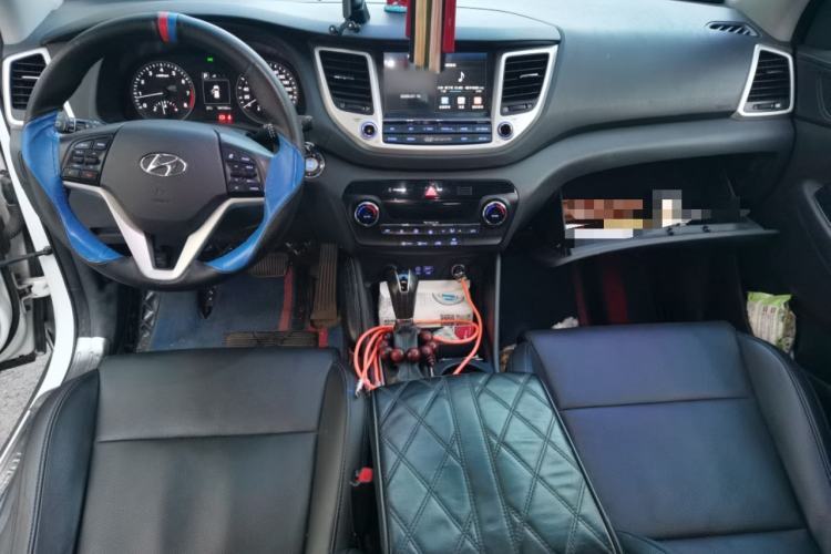 Used Hyundai Tucson 2015 1.6T Dual-Clutch Two-Wheel-Drive Smart Model Center Console