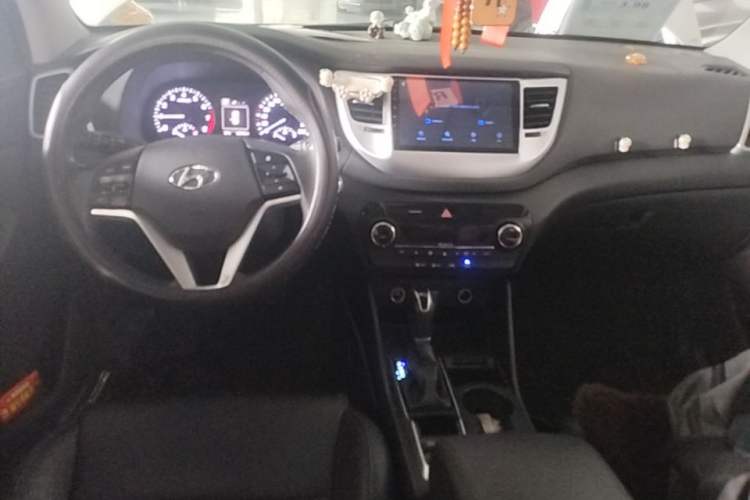 Used Hyundai Tucson 2015 1.6T Dual-Clutch Two-Wheel-Drive Smart Model Center Console