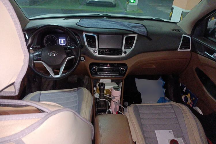 Used Hyundai Tucson 2015 1.6T Dual-Clutch Two-Wheel-Drive Smart Model Center Console
