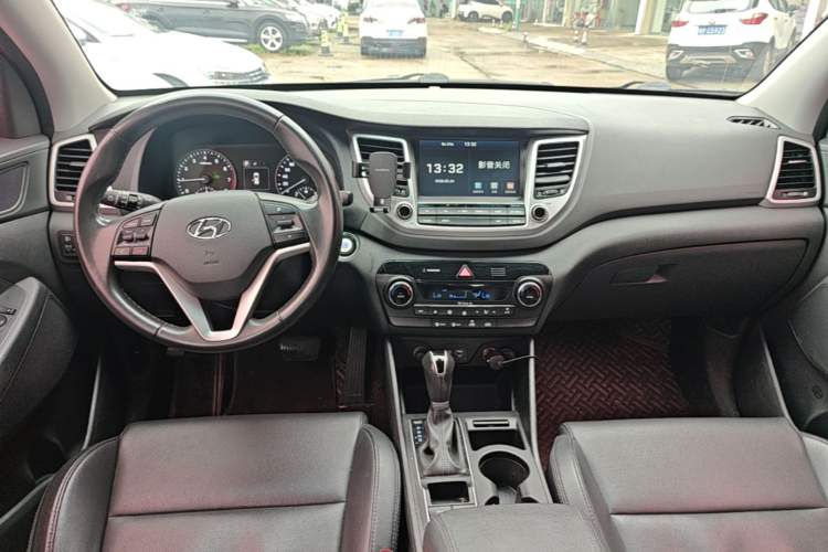 Used Hyundai Tucson 2015 1.6T Dual-Clutch Two-Wheel-Drive Smart Model Center Console