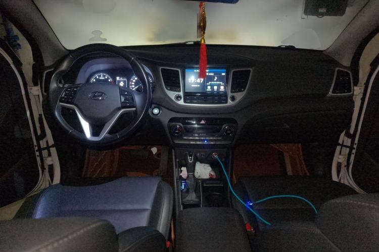 Used Hyundai Tucson 2015 1.6T Dual-Clutch Two-Wheel-Drive Smart Model Center Console