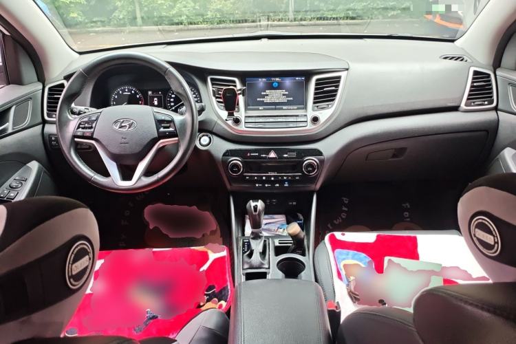 Used Hyundai Tucson 2015 1.6T Dual-Clutch Two-Wheel-Drive Smart Model Center Console