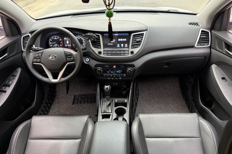 Used Hyundai Tucson 2015 1.6T Dual-Clutch Two-Wheel-Drive Smart Model Center Console