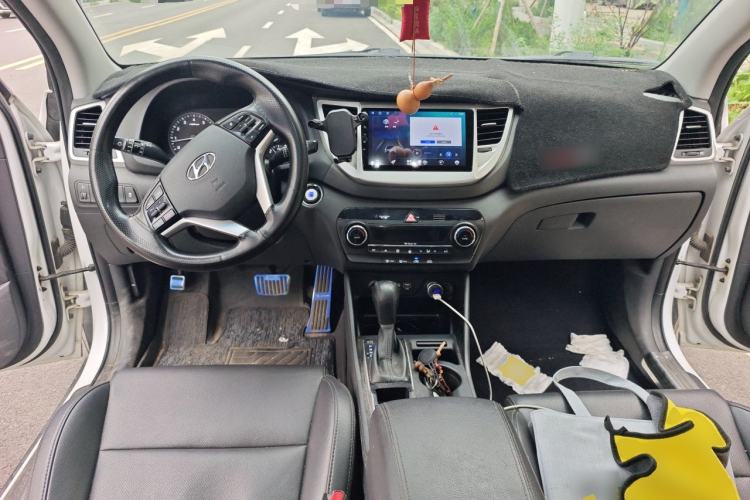 Used Hyundai Tucson 2015 1.6T Dual-Clutch Two-Wheel-Drive Smart Model Center Console