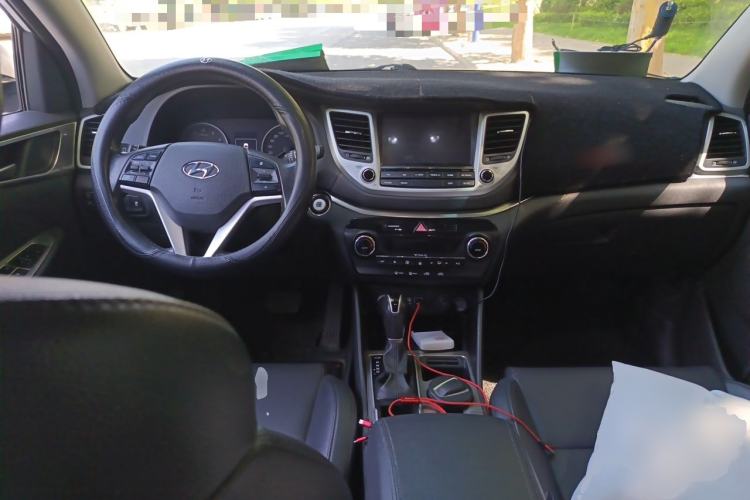 Used Hyundai Tucson 2015 1.6T Dual-Clutch Two-Wheel-Drive Smart Model Center Console