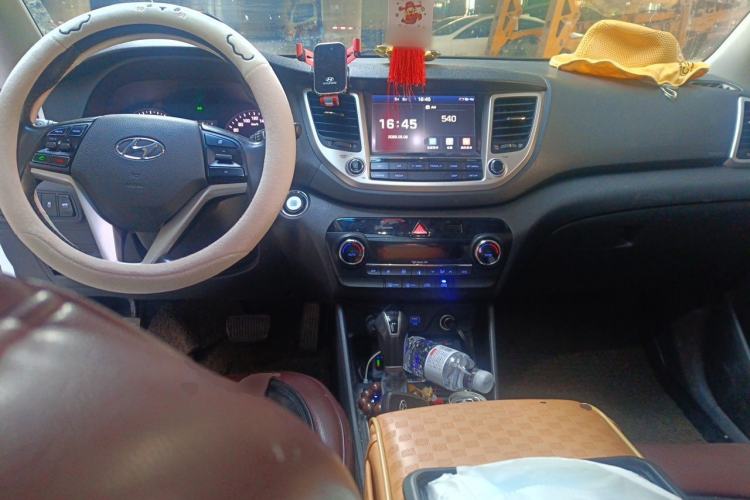 Used Hyundai Tucson 2015 1.6T Dual-Clutch Two-Wheel-Drive Smart Model Center Console