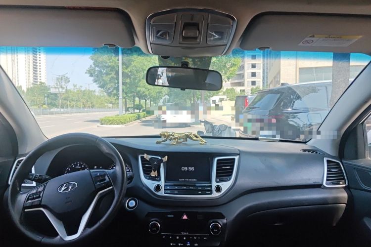 Used Hyundai Tucson 2015 1.6T Dual-Clutch Two-Wheel-Drive Leading Model Center Console