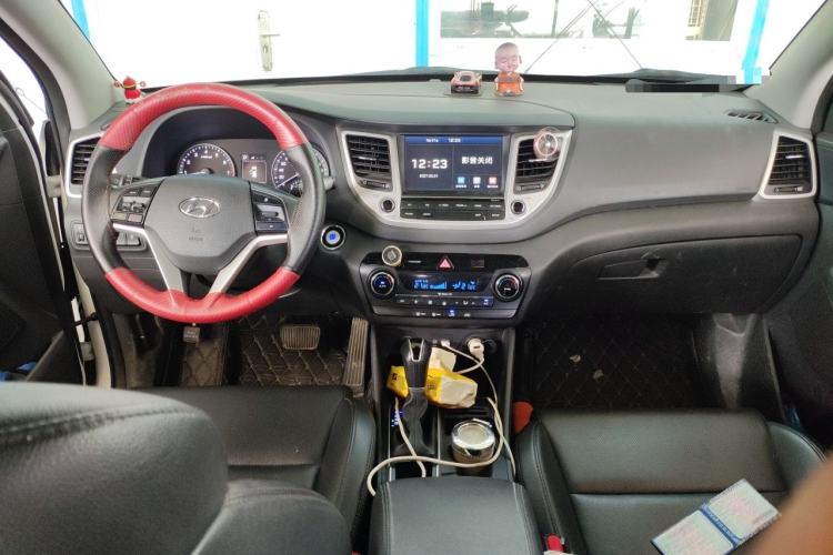 Used Hyundai Tucson 2015 1.6T Dual-Clutch Two-Wheel-Drive Smart Model Center Console