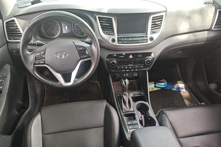 Used Hyundai Tucson 2015 1.6T Dual-Clutch Two-Wheel-Drive Smart Model Center Console