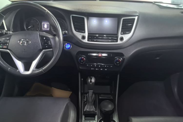 Used Hyundai Tucson 2015 1.6T Dual-Clutch Two-Wheel-Drive Leading Model Center Console