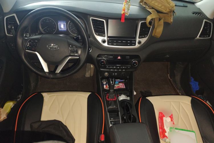 Used Hyundai Tucson 2015 1.6T Dual-Clutch Two-Wheel-Drive Smart Model Center Console