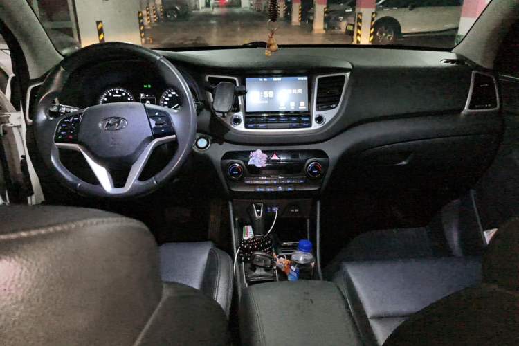 Used Hyundai Tucson 2015 1.6T Dual-Clutch Two-Wheel-Drive Smart Model Center Console