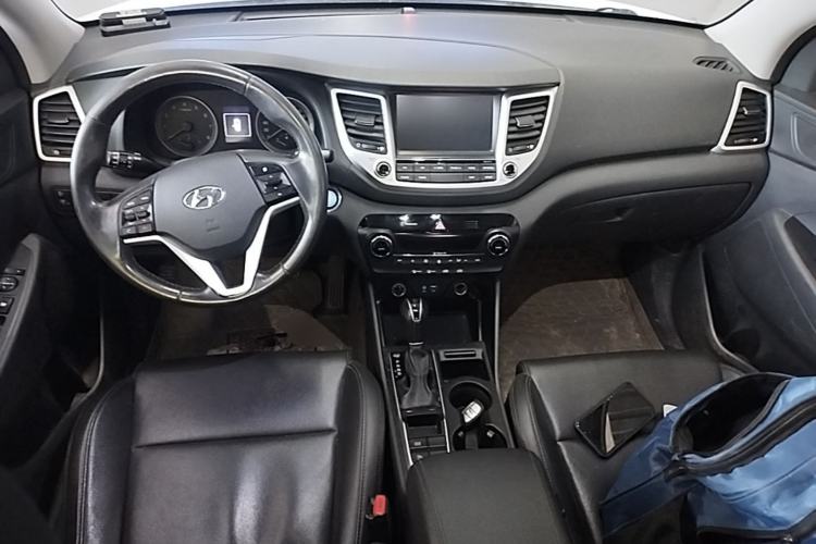 Used Hyundai Tucson 2015 1.6T Dual-Clutch Two-Wheel-Drive Smart Model Center Console