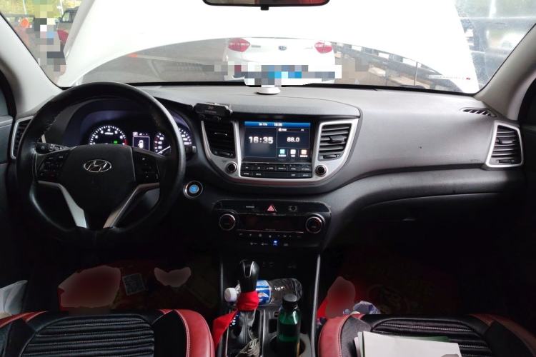 Used Hyundai Tucson 2015 1.6T Dual-Clutch Two-Wheel-Drive Leading Model Center Console