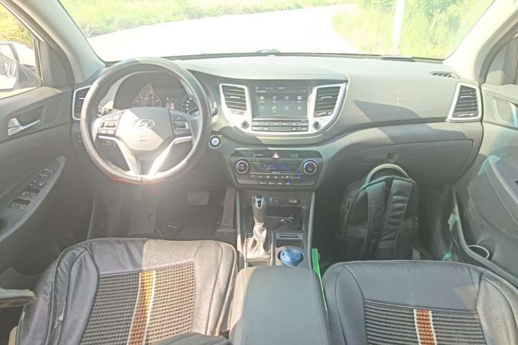 Used Hyundai Tucson 2015 1.6T Dual-Clutch Two-Wheel-Drive Smart Model Center Console