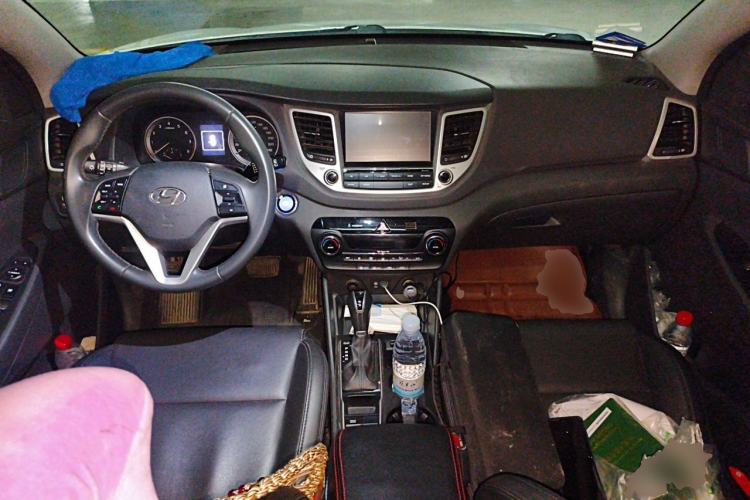 Used Hyundai Tucson 2015 1.6T Dual-Clutch Two-Wheel-Drive Smart Model Center Console