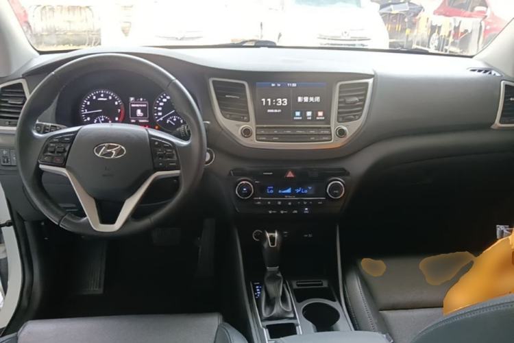 Used Hyundai Tucson 2015 1.6T Dual-Clutch Two-Wheel-Drive Smart Model Center Console