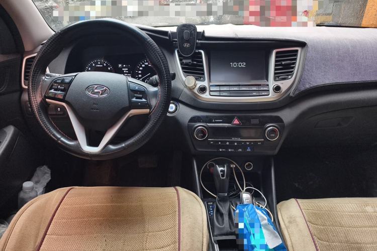 Used Hyundai Tucson 2015 1.6T Dual-Clutch Two-Wheel-Drive Smart Model Center Console