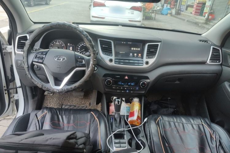 Used Hyundai Tucson 2015 1.6T Dual-Clutch Two-Wheel-Drive Smart Model Center Console