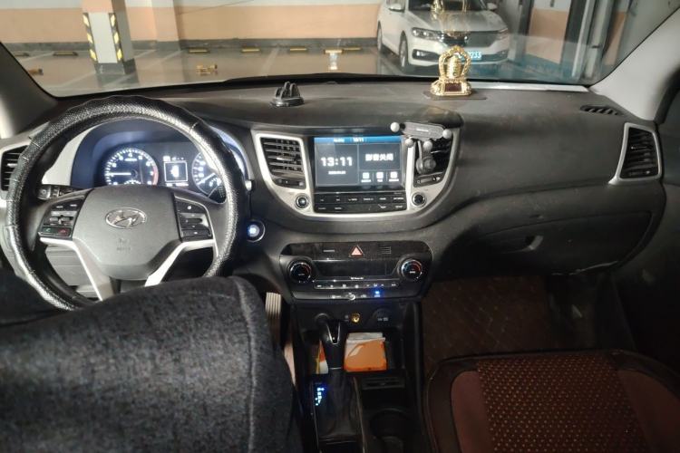 Used Hyundai Tucson 2015 1.6T Dual-Clutch Two-Wheel-Drive Smart Model Center Console