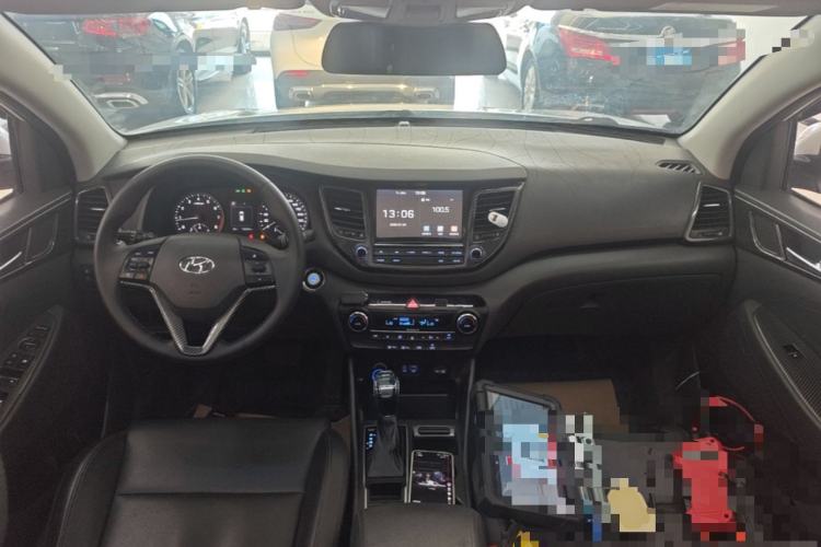 Used Hyundai Tucson 2015 1.6T Dual-Clutch Two-Wheel-Drive Leading Model Center Console