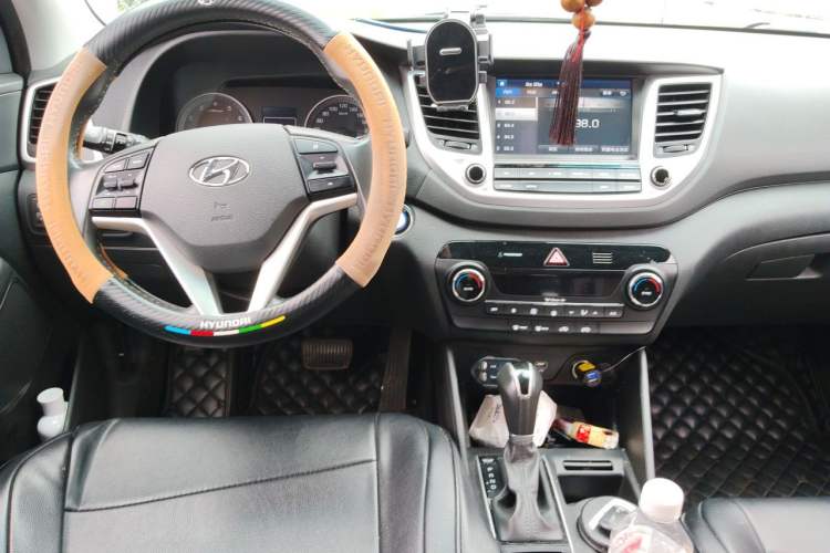 Used Hyundai Tucson 2015 1.6T Dual-Clutch Two-Wheel-Drive Smart Model Center Console