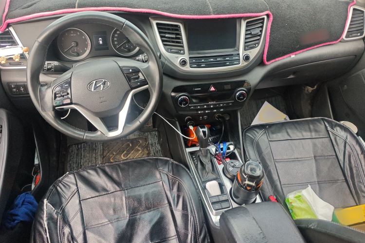 Used Hyundai Tucson 2015 1.6T Dual-Clutch Two-Wheel-Drive Leading Model Center Console