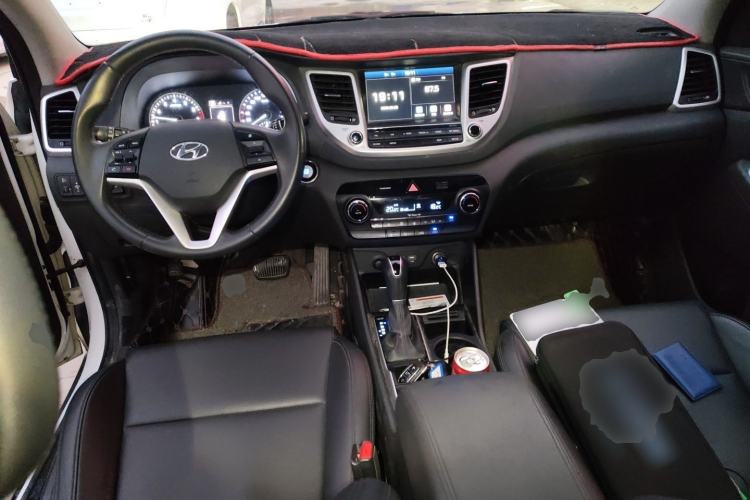 Used Hyundai Tucson 2015 1.6T Dual-Clutch Two-Wheel-Drive Smart Model Center Console