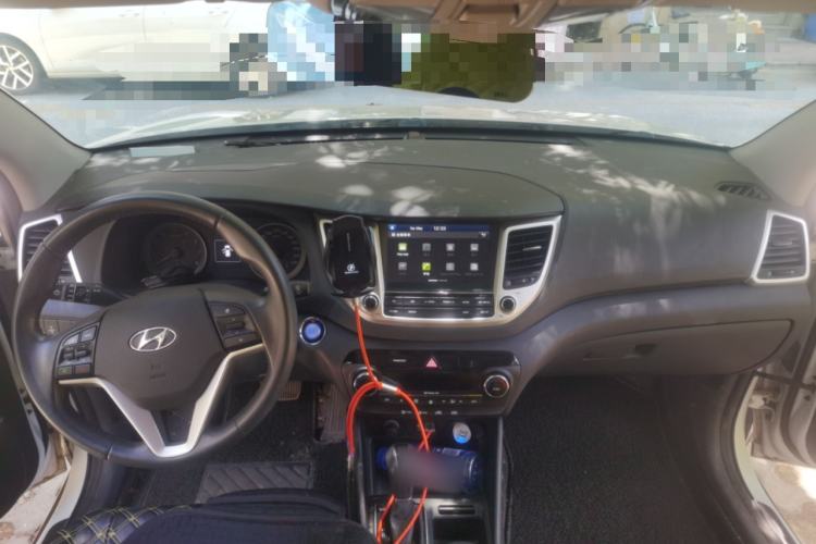 Used Hyundai Tucson 2015 1.6T Dual-Clutch Two-Wheel-Drive Smart Model Center Console