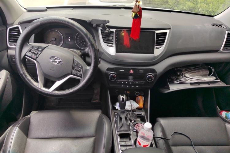 Used Hyundai Tucson 2015 1.6T Dual-Clutch Two-Wheel-Drive Leading Model Center Console