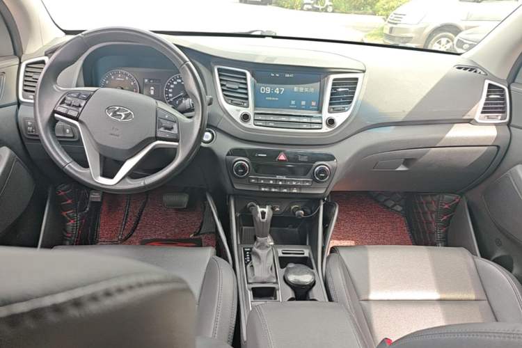 Used Hyundai Tucson 2015 1.6T Dual-Clutch Two-Wheel-Drive Smart Model Center Console