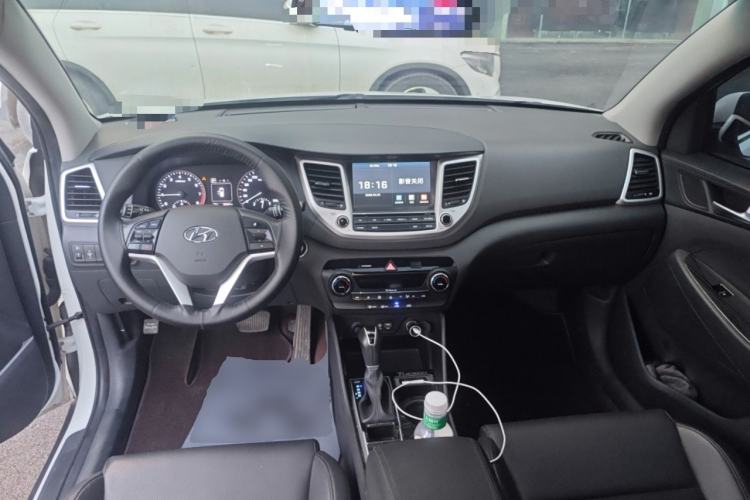 Used Hyundai Tucson 2015 1.6T Dual-Clutch Two-Wheel-Drive Smart Model Center Console