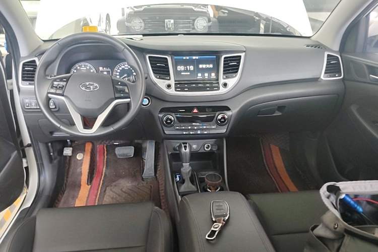 Used Hyundai Tucson 2015 1.6T Dual-Clutch Two-Wheel-Drive Smart Model Center Console
