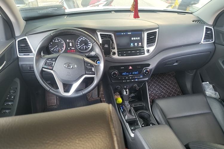 Used Hyundai Tucson 2015 1.6T Dual-Clutch Two-Wheel-Drive Smart Model Center Console