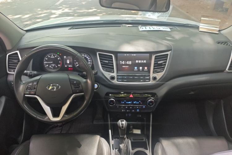 Used Hyundai Tucson 2015 1.6T Dual-Clutch Two-Wheel-Drive Smart Model Center Console