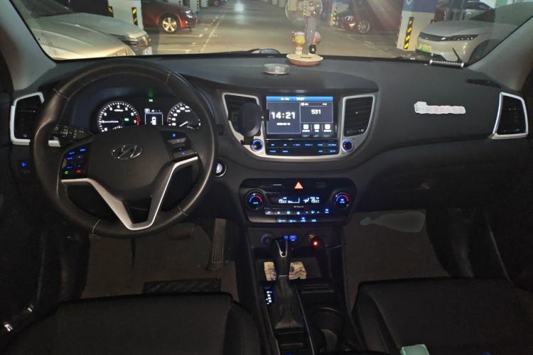 Used Hyundai Tucson 2015 1.6T Dual-Clutch Two-Wheel-Drive Smart Model Center Console