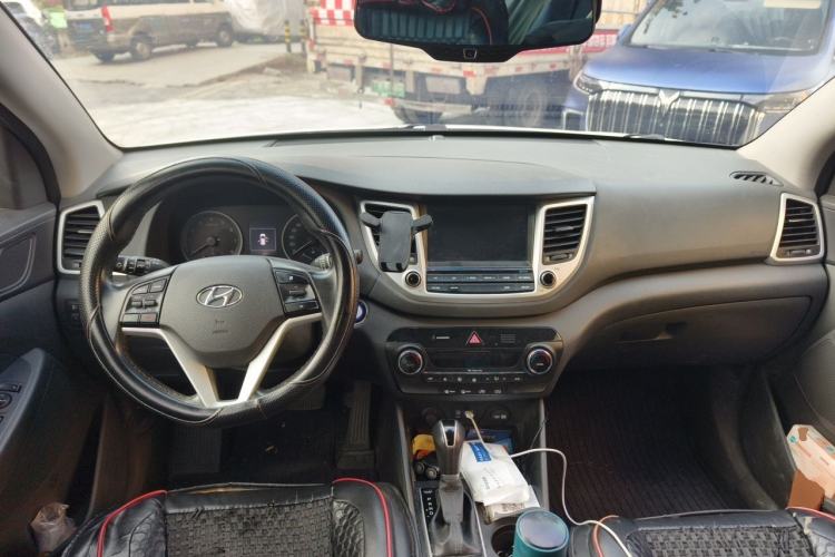 Used Hyundai Tucson 2015 1.6T Dual-Clutch Two-Wheel-Drive Smart Model Center Console