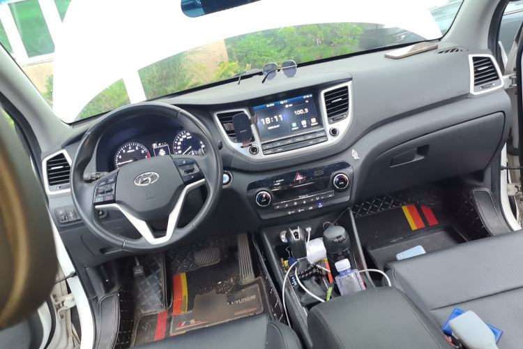 Used Hyundai Tucson 2015 1.6T Dual-Clutch Two-Wheel-Drive Smart Model Center Console